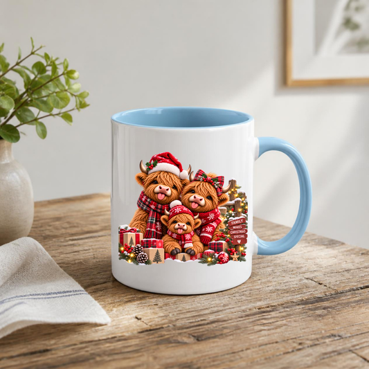 Christmas Highland Cow Family Mug "Family Makes Christmas Special" Christmas Highland Cow Family 325ml Ceramic Coffee Mug – Cute Highland Cow Family with Wooden Sign, Santa Hat, Scarves & Gifts | Festive Holiday Gift | Fast Dispatch by UK Seller (M3376)