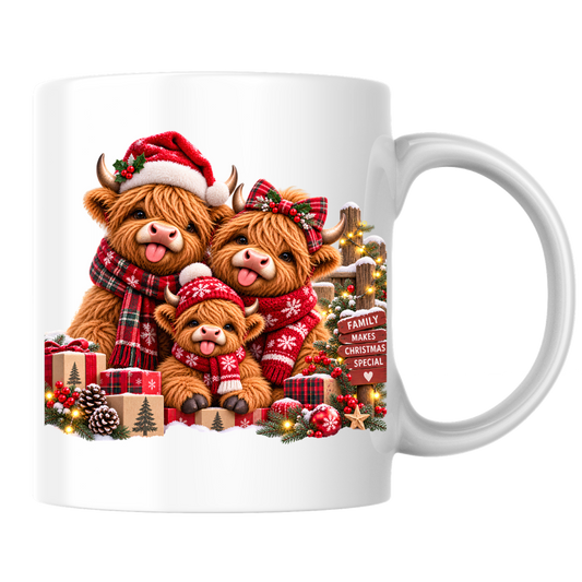 Christmas Highland Cow Family Mug "Family Makes Christmas Special" Christmas Highland Cow Family 325ml Ceramic Coffee Mug – Cute Highland Cow Family with Wooden Sign, Santa Hat, Scarves & Gifts | Festive Holiday Gift | Fast Dispatch by UK Seller (M3376)