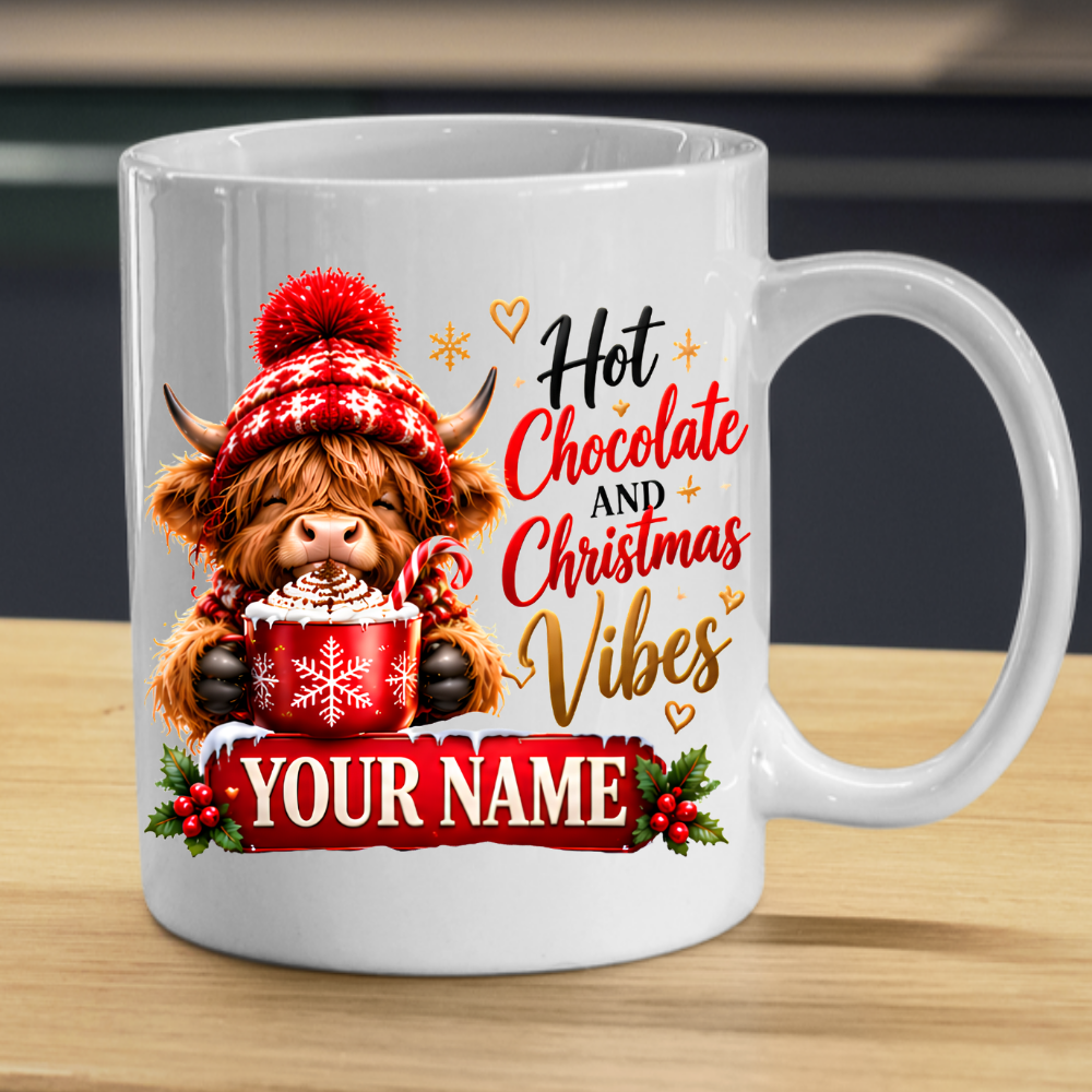 Personalised Christmas Mug "Hot Chocolate And Christmas Vibes" 325ml Ceramic Coffee Tea Cup – Winter Highland Cow, Hot Cocoa, Custom Name & Festive Slogan Novelty Gift for Bestie, Women, Holiday – Fast Dispatch by UK Seller (M3516)