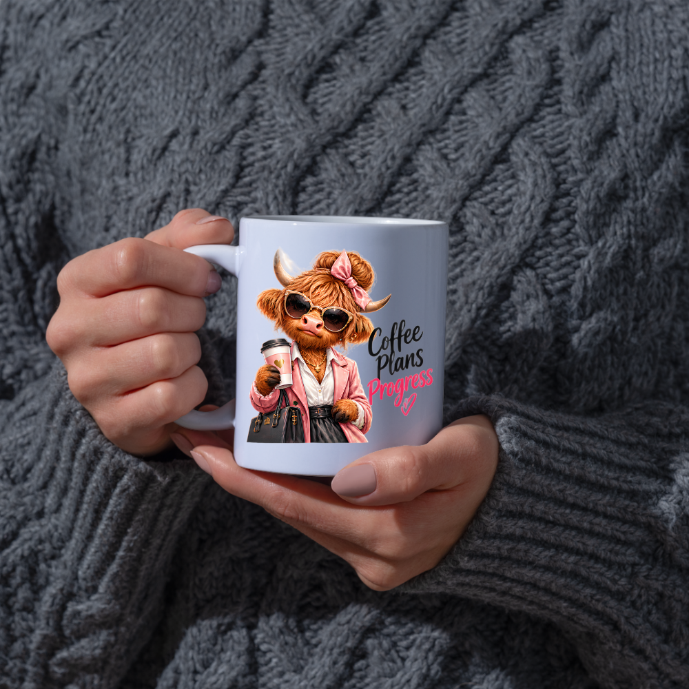 Highland Cow Mug "Coffee Plans Progress Highland Cow" 325ml Ceramic Coffee Mug – Chic Highland Cow in Pink Blazer, Hair Bow Sunglasses Holding Coffee Cup Designer Bag Work Office Gift | Available in Multicolours | Fast Dispatch by UK Seller (M3278)