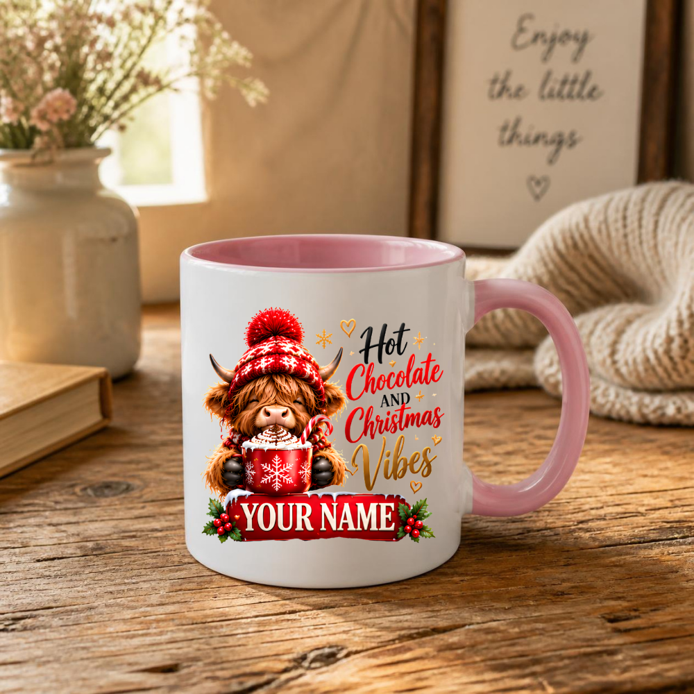Personalised Christmas Mug "Hot Chocolate And Christmas Vibes" 325ml Ceramic Coffee Tea Cup – Winter Highland Cow, Hot Cocoa, Custom Name & Festive Slogan Novelty Gift for Bestie, Women, Holiday – Fast Dispatch by UK Seller (M3516)