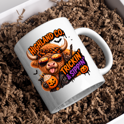 Halloween Mug "Trickin' & Sippin' Highland Co." Trickin' and Sippin' Highland Cow 325ml Ceramic Coffee Mug – Cool Rocker Halloween Tea Cup With Bandana Aviators Graphic Gift | Available in Multicolours | Fast Dispatch by UK Seller (M3177)