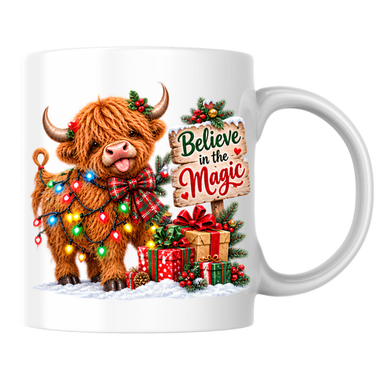 Christmas Mug "Believe in the Magic Highland Cow" Believe in the Magic Highland Cow 325ml Ceramic Coffee Mug – Festive Christmas Lights Tea Cup With Wooden Sign Presents Graphic Gift | Available in Multicolours | Fast Dispatch by UK Seller (M3173)