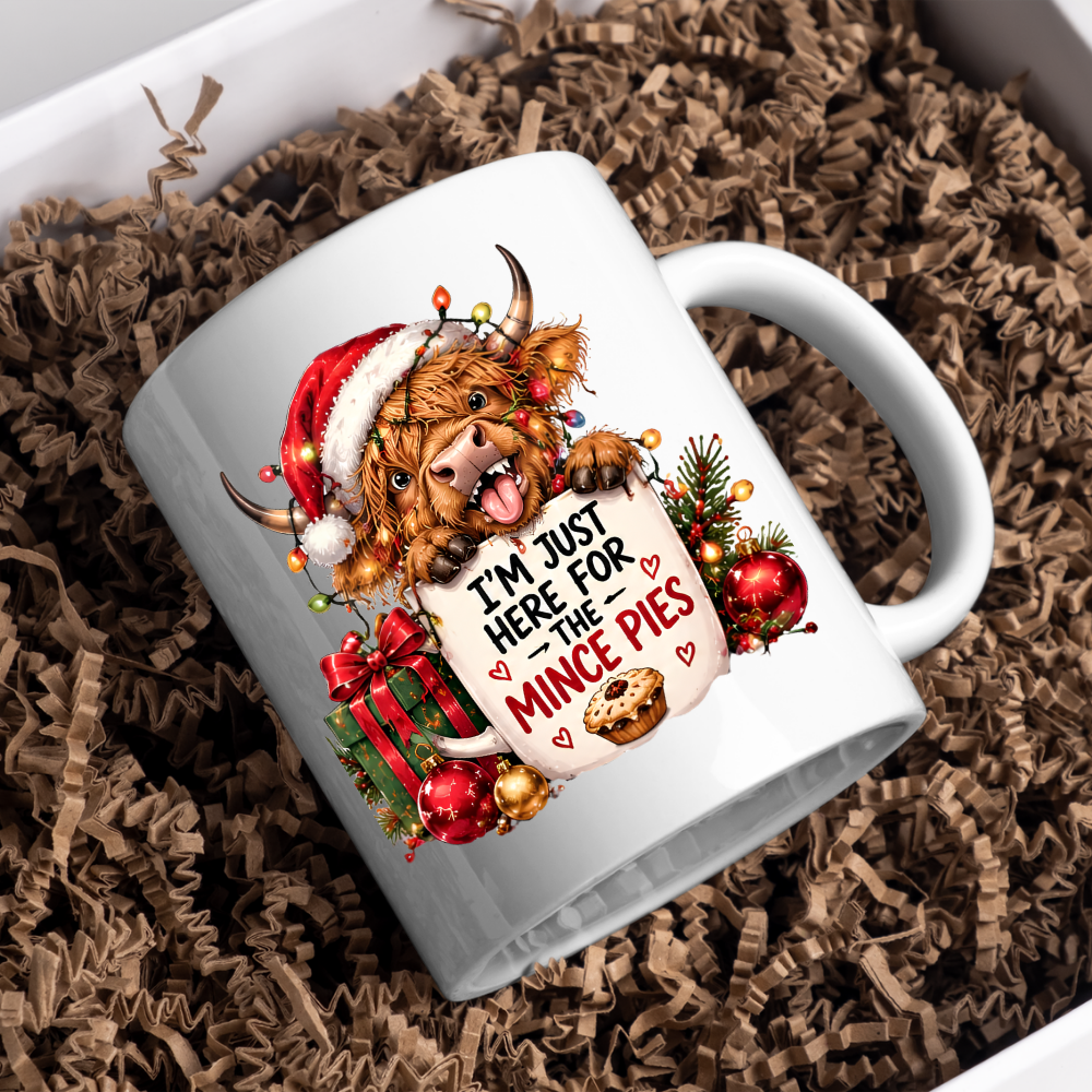 Highland Cow Christmas Mince Pies Mug "I'm Just Here For The Mince Pies" I'm Just Here For The Mince Pies 325ml Ceramic Coffee Mug – Cute Highland Cow in Hat with Fairy Lights & Mince Pie Graphic | Festive Holiday Gift | Fast Dispatch by UK Seller (M3412)