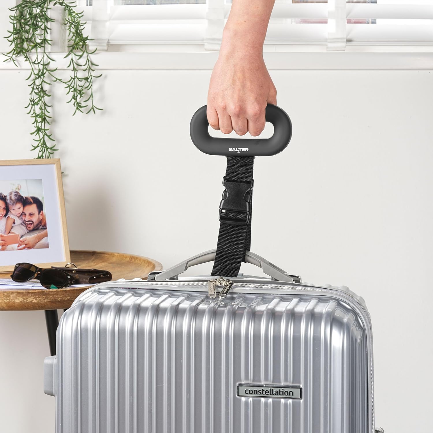 Salter 9500 BKDCTMEU16 Digital Luggage Scale - Suitcase Weighing Scales, Carry On Baggage Weight, Easy Grip Handle, 40kg / 88 lbs Capacity, Secure Clip Fastening, Lightweight, Includes Battery